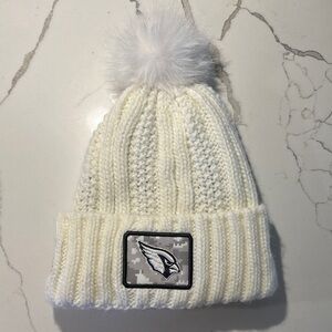 Women’s New Era Arizona Cardinals ‘24 Salute To Service Sideline Knit Hat w/ Pom